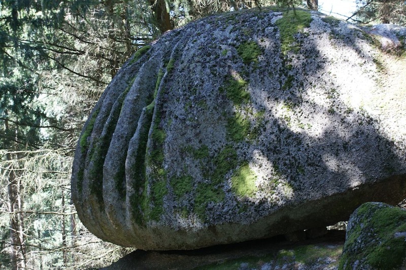 102647