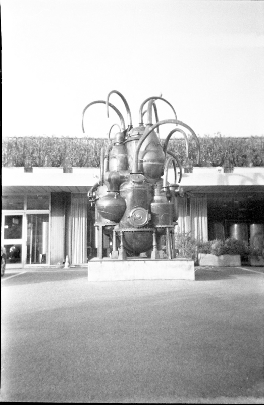 196590