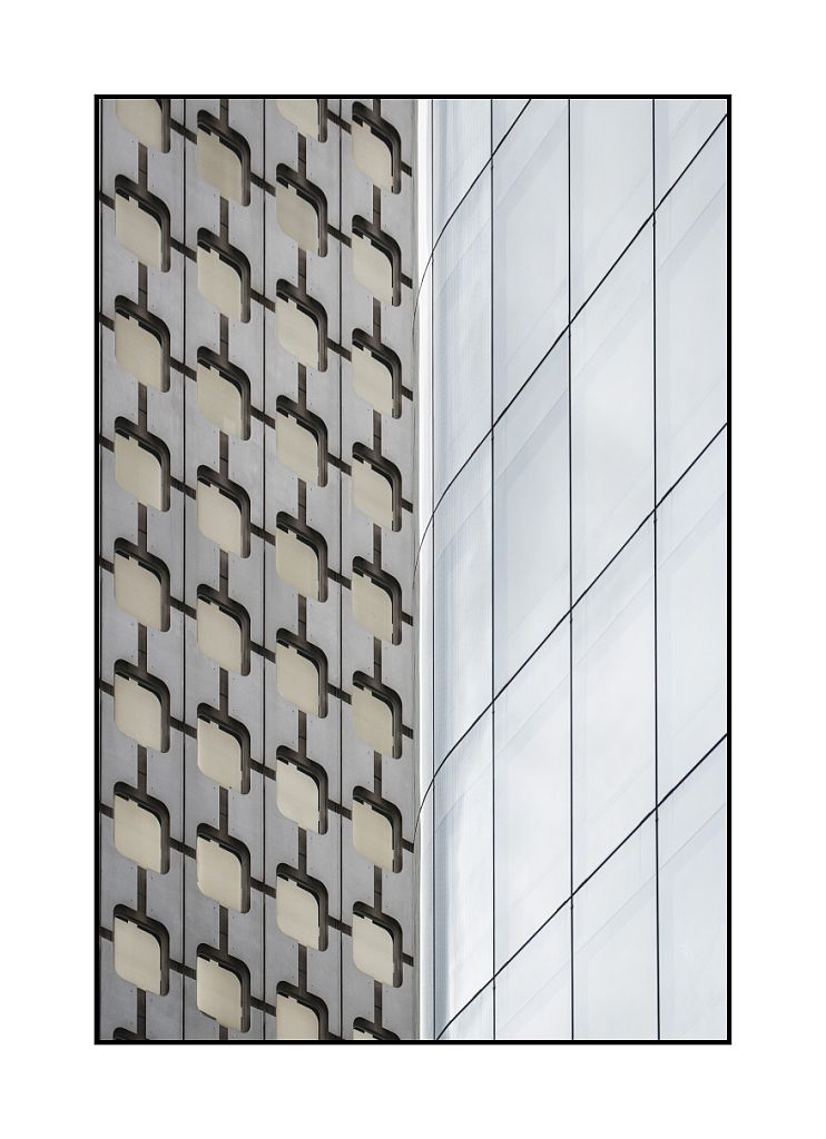 208621