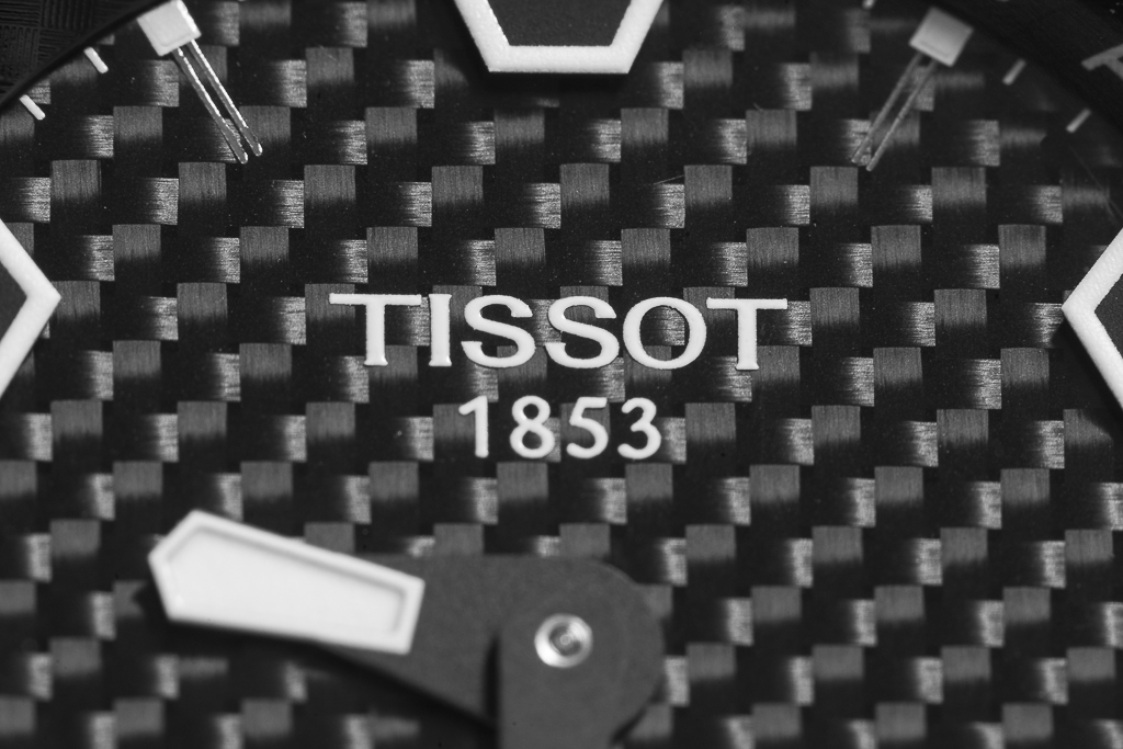 223825
