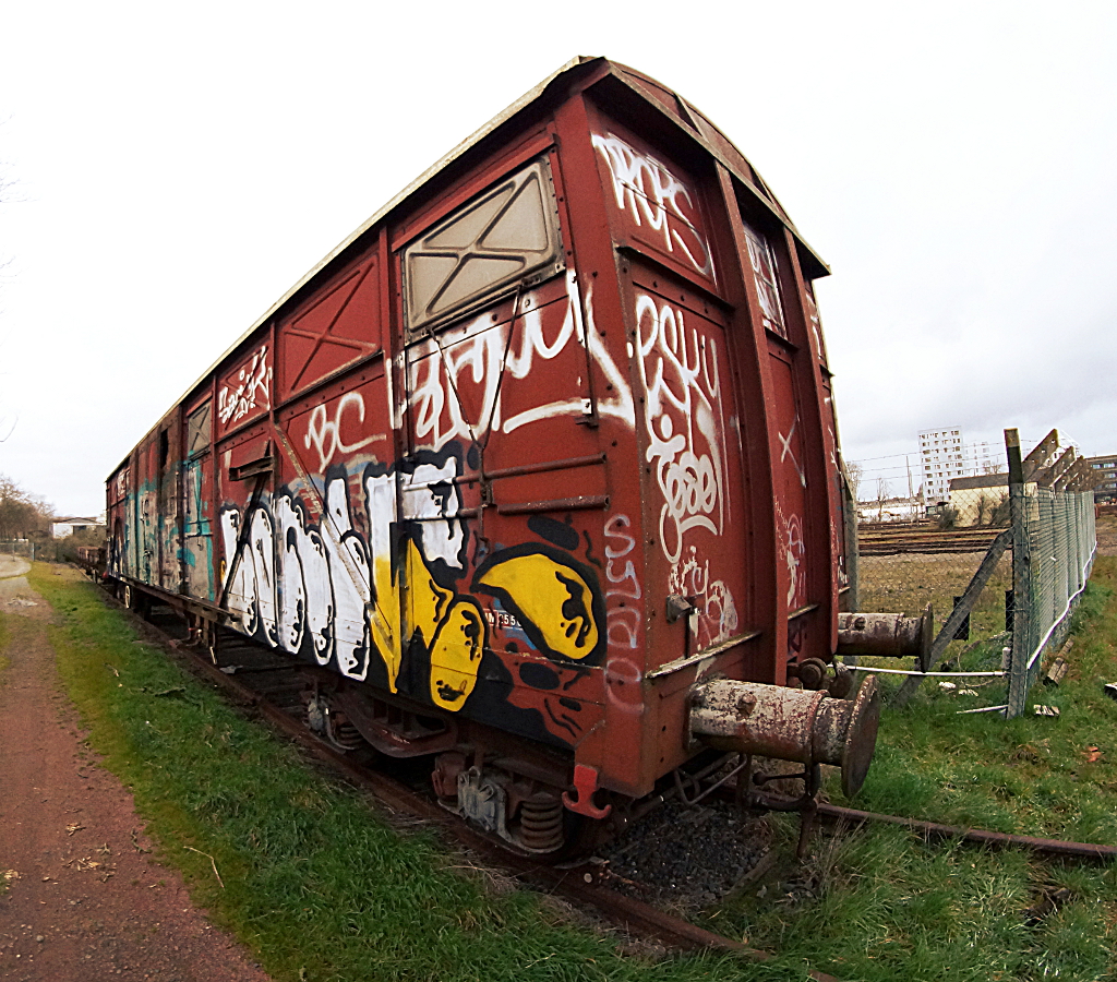 261256