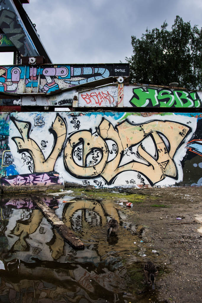 274718