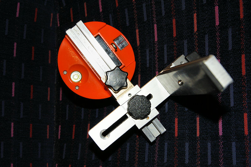37118