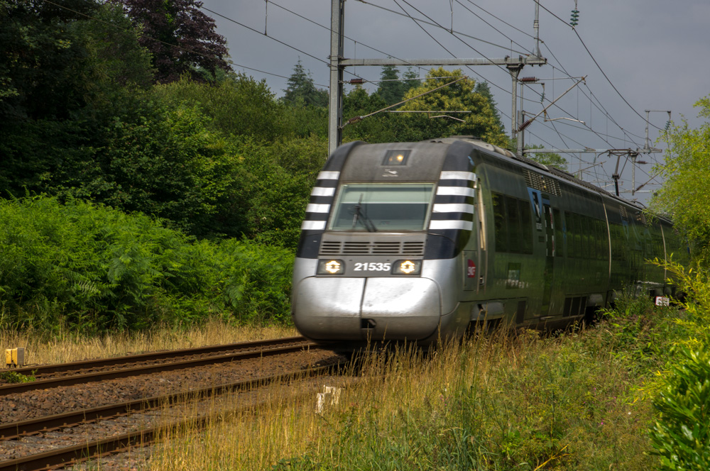 374030