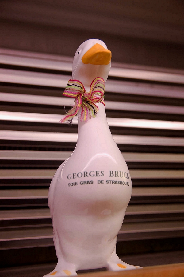 93588